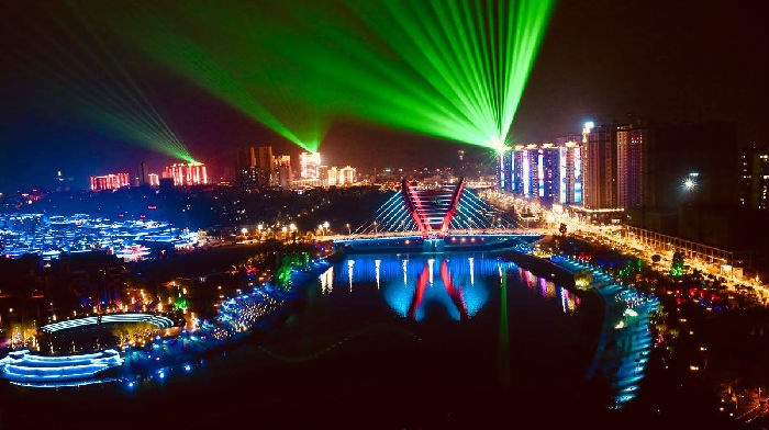 1贵州荔波城市亮化5台绿色户外激光1.jpg